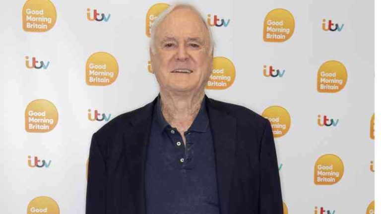 John Cleese: Pago £17,000 al año por terapia de células madre.