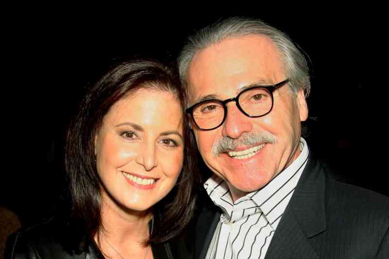 David Pecker, fotografiado con su esposa Karen, es testigo en el juicio de Trump y se espera que su testimonio preocupe al expresidente